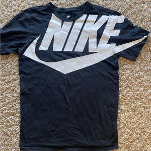 Nike men’s small black t-shirt